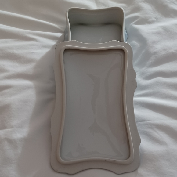 Vintage Handpainted Porcelain Trinket Vanity Box With Lid Flowers Country Scene - Picture 10 of 11